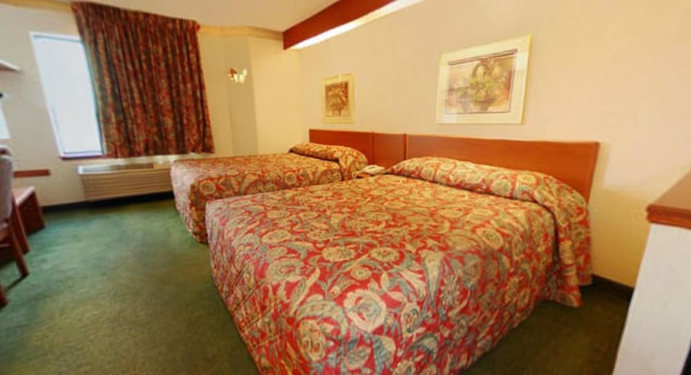 Syracuse Inn & Suites 7/22