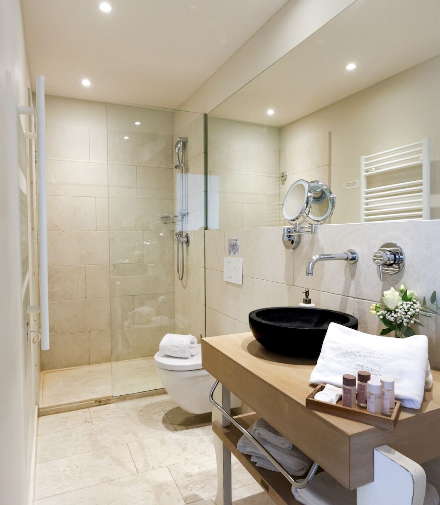 SUITE, SEA VIEW