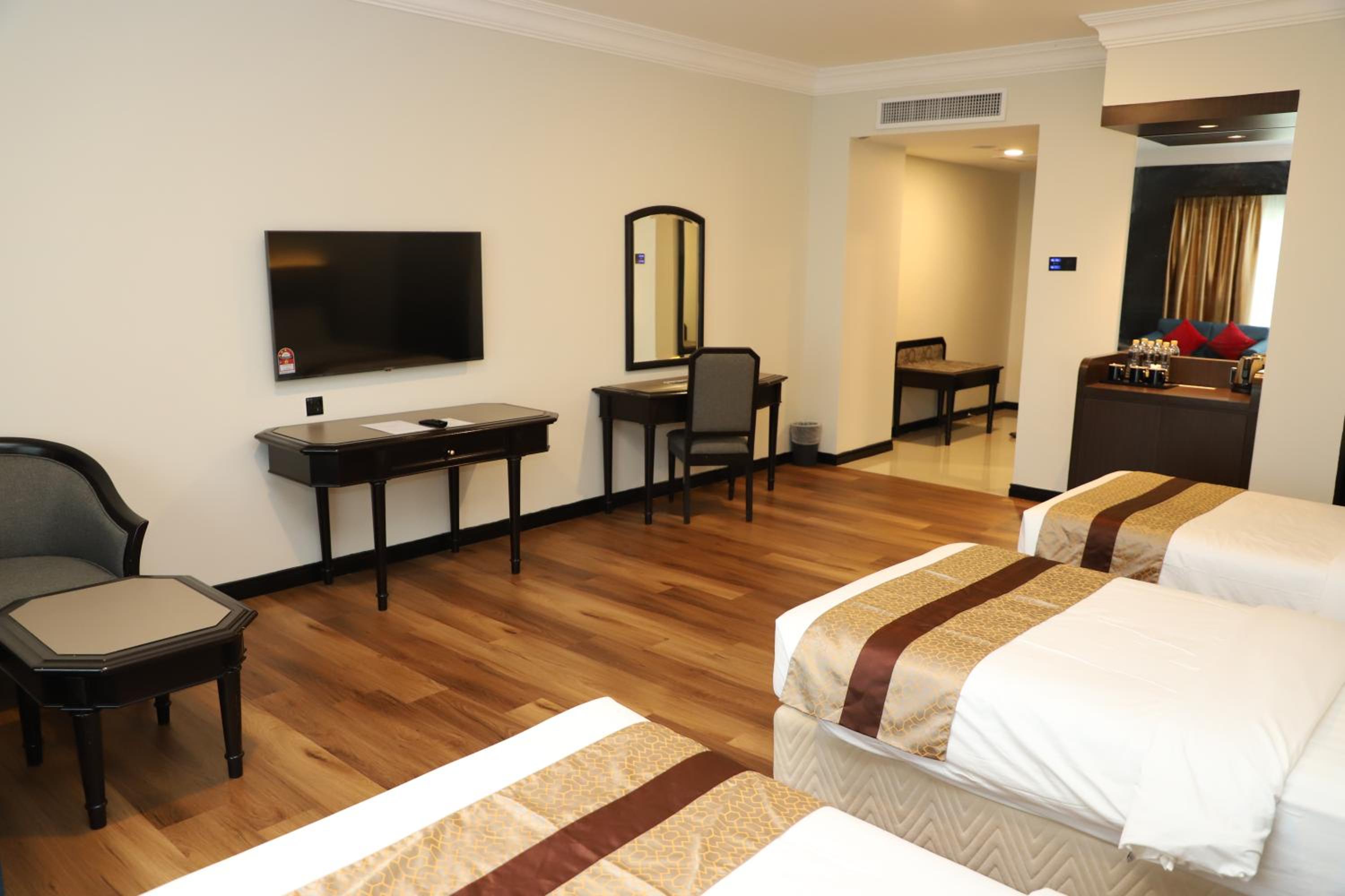 Deluxe, Triple, Single Bed, Grand Darul Makmur Hotel Kuantan 8/9