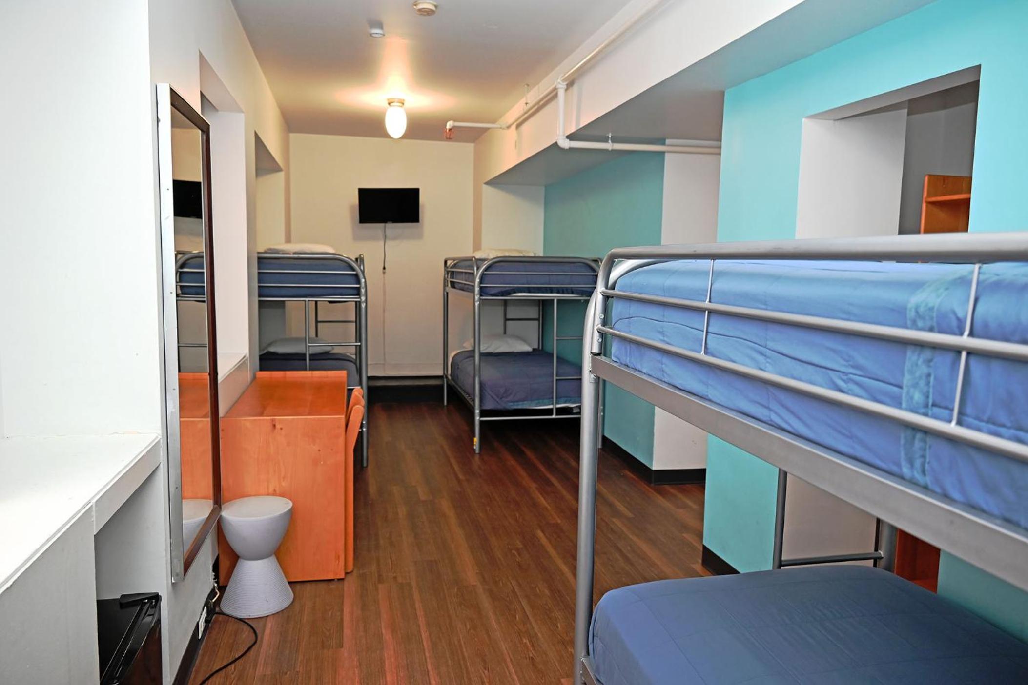 Private, Mixed Dorm, 6 Beds, Shared Bathroom