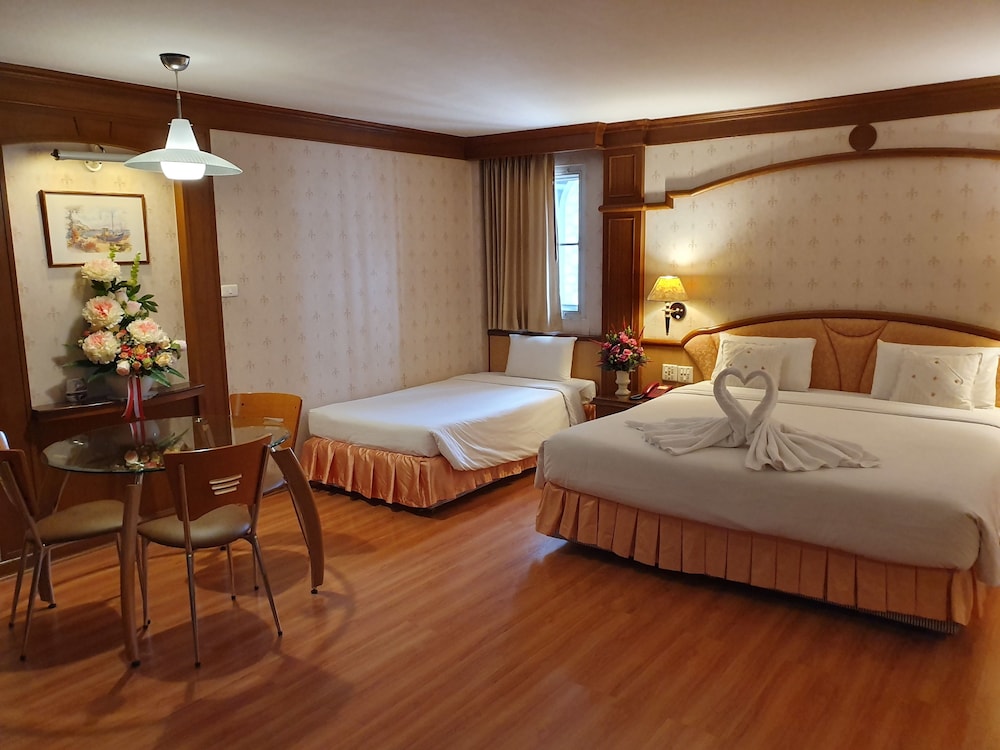 Sakol Hotel 8/65