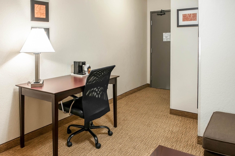 Comfort Suites Albuquerque/North Journal Center photo5