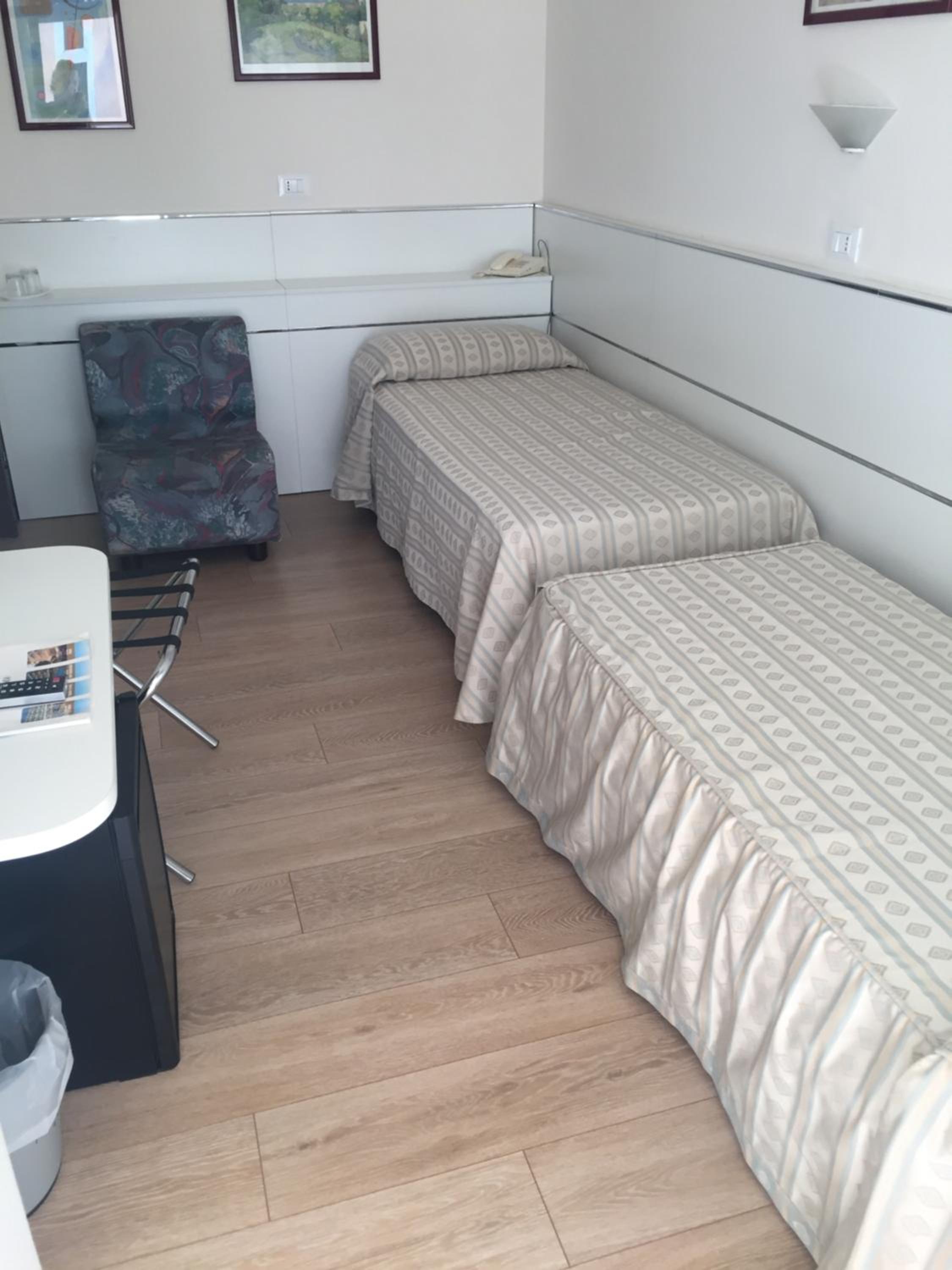 Hotel Eros 32/50