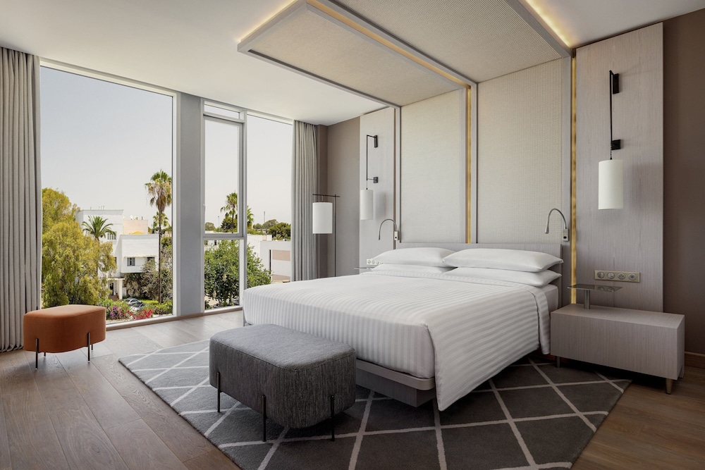 Club, Suite, King Bed