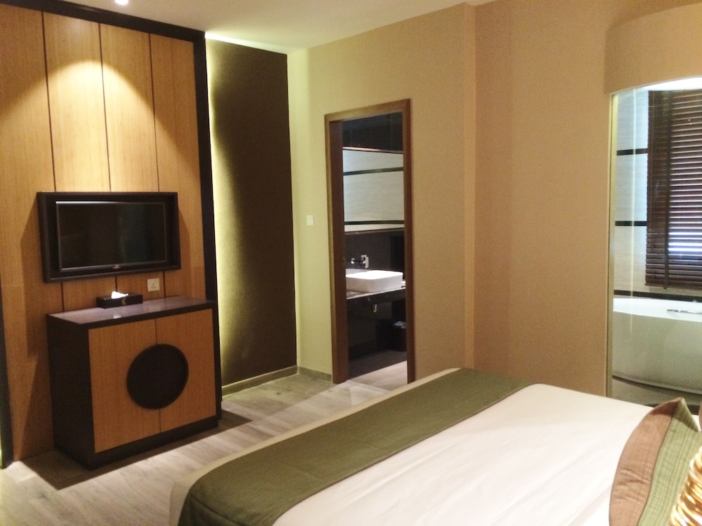 Eska Hotel 24/49