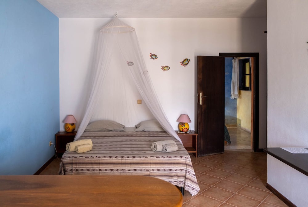 Sakaroule Bed And Breakfast 13/33