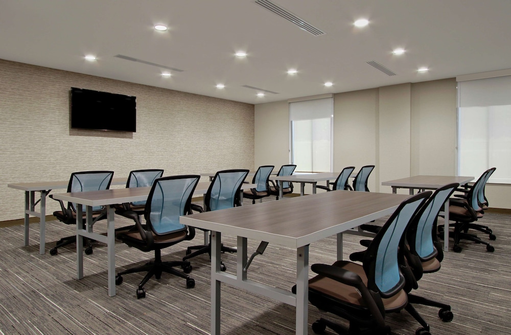 Home2 Suites by Hilton Mobile International Airport 34/36