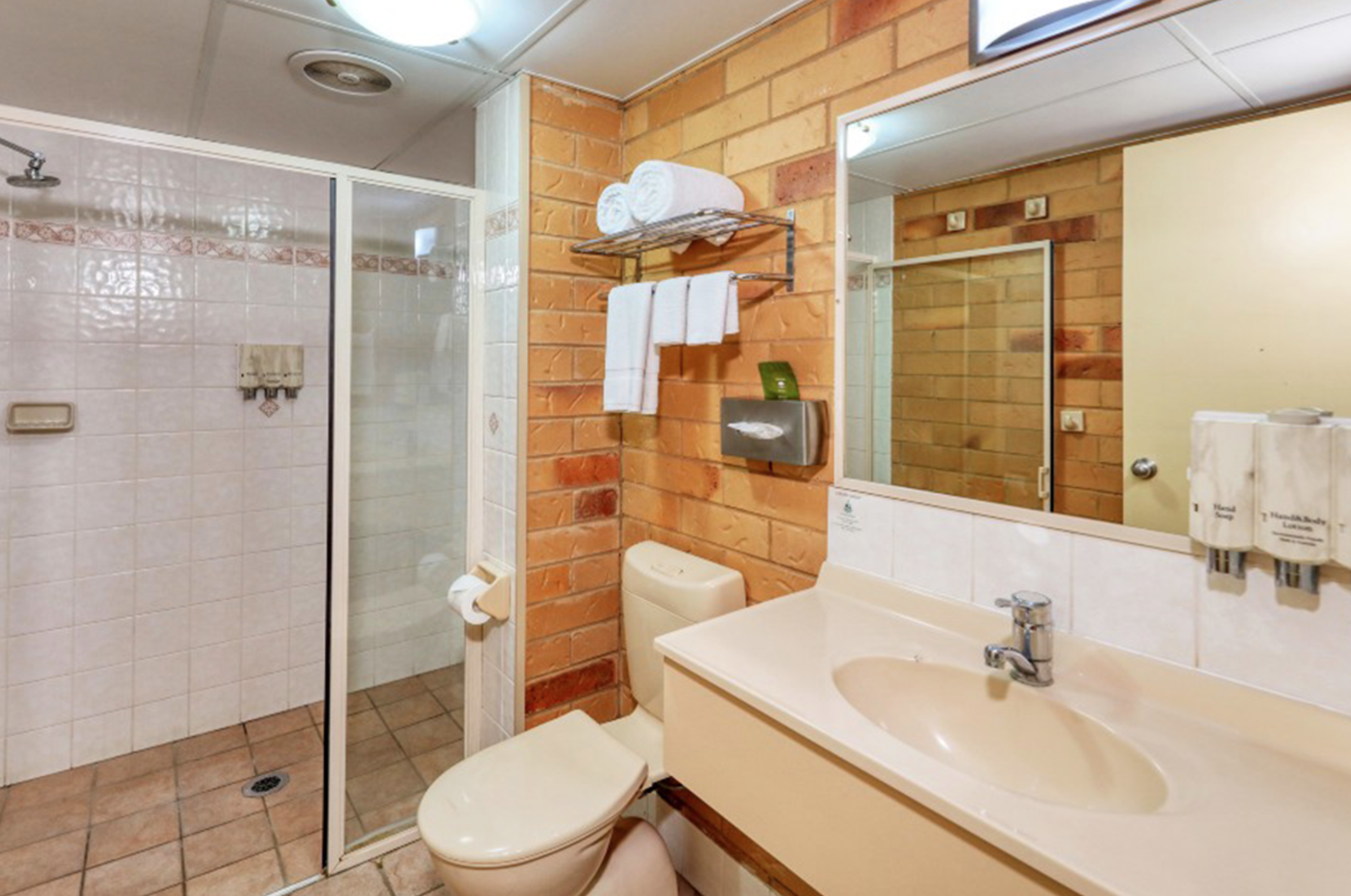 NORTH PARKES MOTEL 38/39