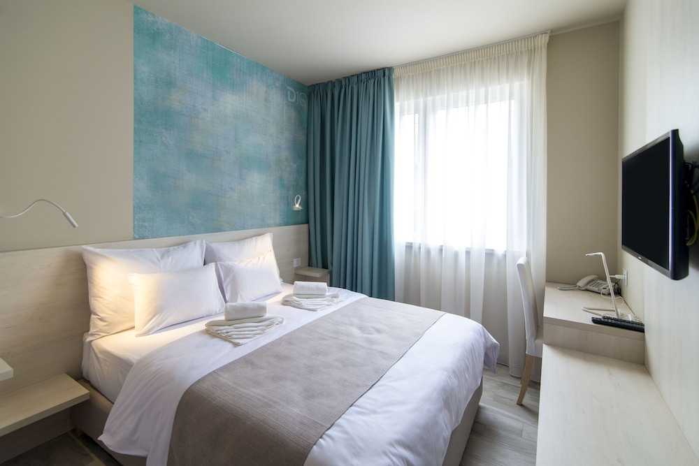 Garni Hotel D10 10/66