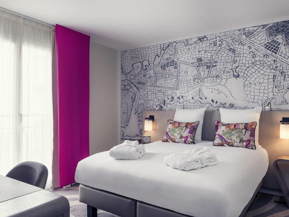 PRIVILEGE, DOUBLE BED