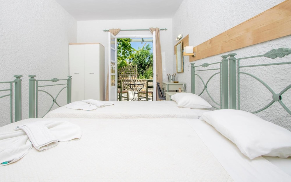 SYROS INN 9/29