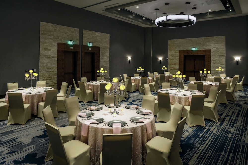 The Bevy Hotel Boerne A Doubletree By Hilton 29/46