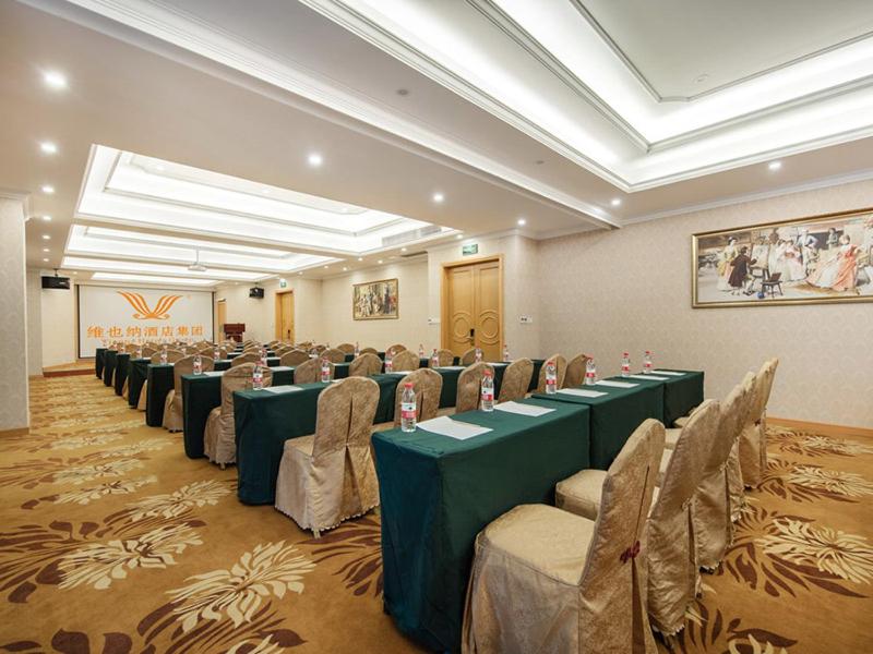 Vienna International Hotel (Fuzhou Cangshan Wanda) 35/38