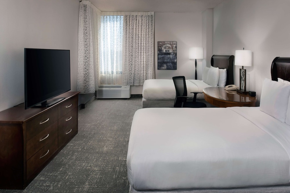 Doubletree By Hilton Hotel Memphis Downtown 16/53