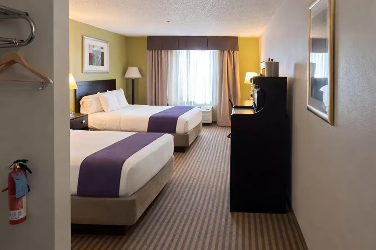 Sleep Inn & Suites Kalamazoo East 7/10