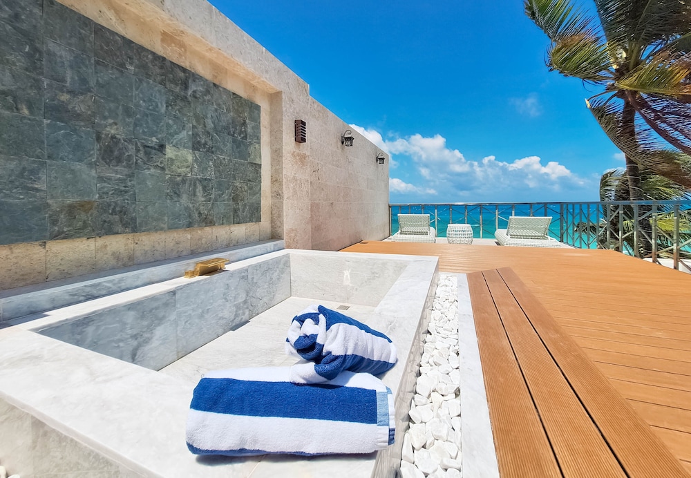 Boracay Ocean Club Beach Resort 38/77