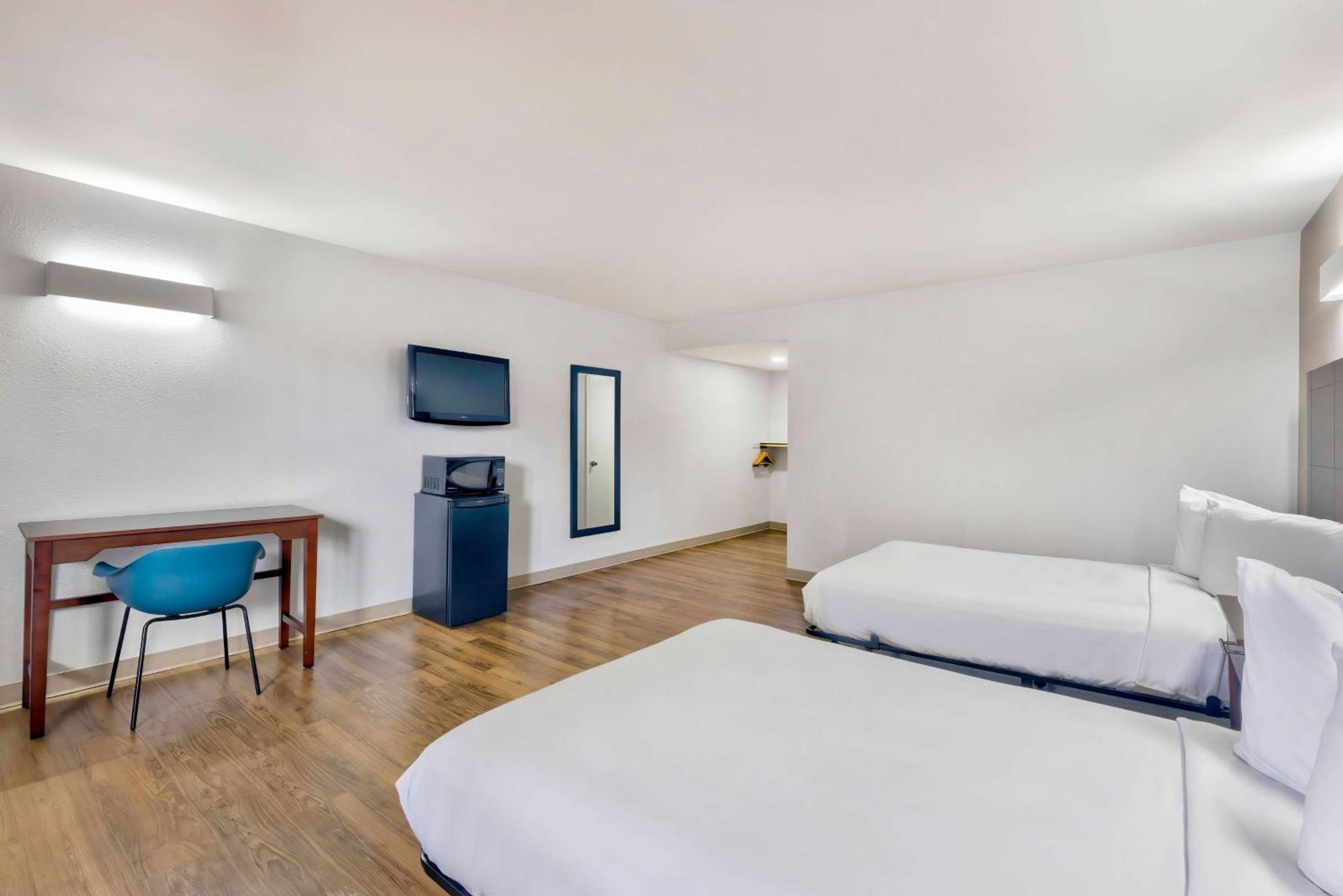 غرفة ديلوكس رباعية للمدخنين، Motel6 Falls Church, VA - Arlington Boulevard 4/10