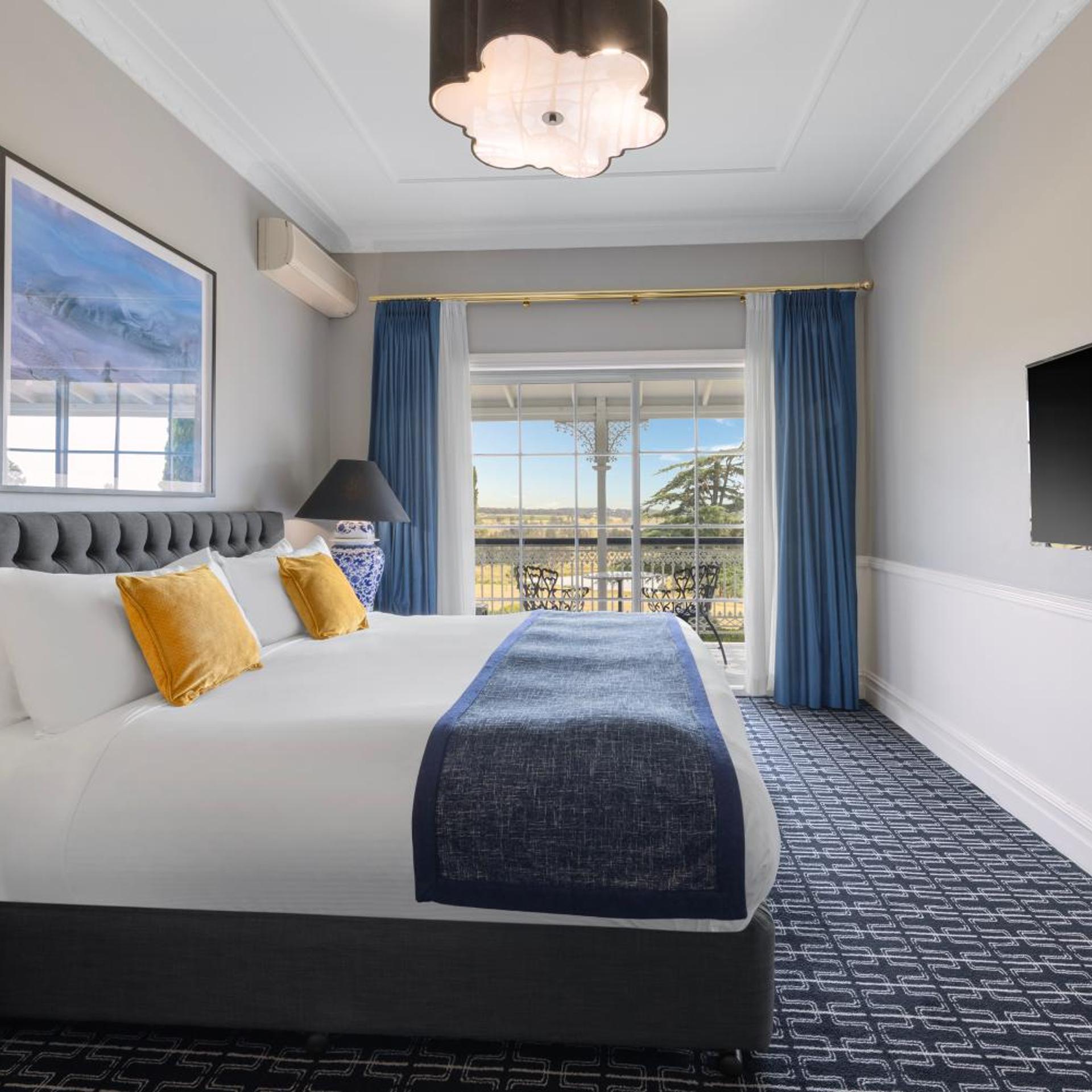 Manor, Suite