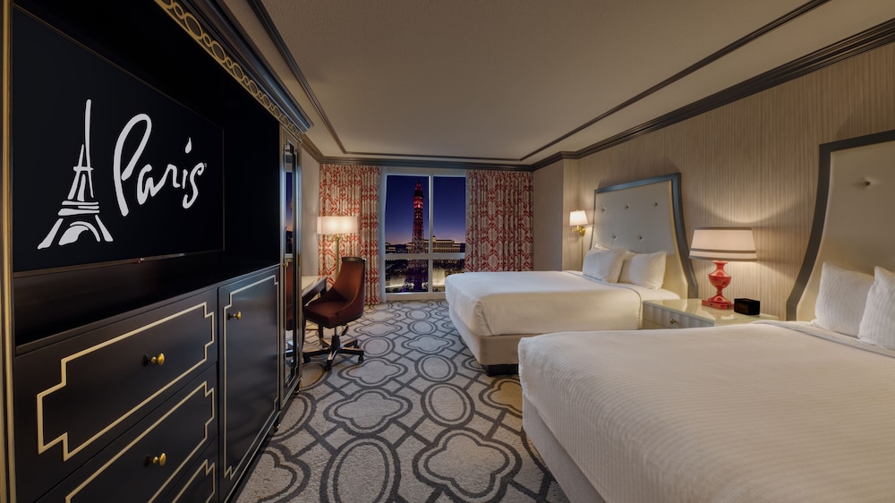 BORDEAUX, 2 QUEEN BEDS, EIFFEL VIEW