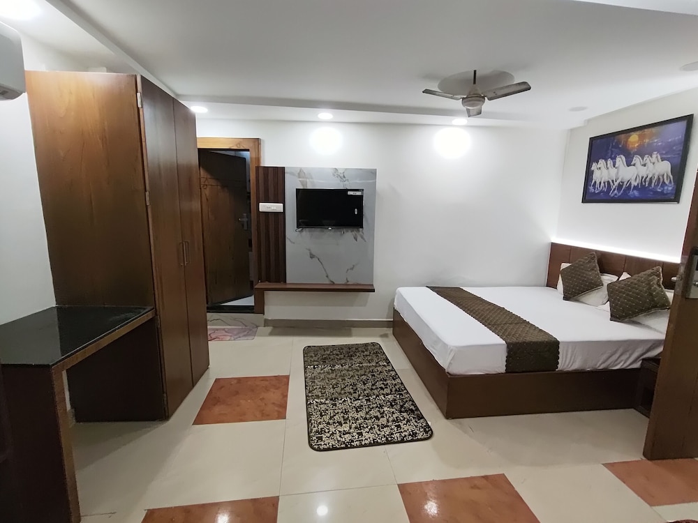 Muskan Hotel 13/48