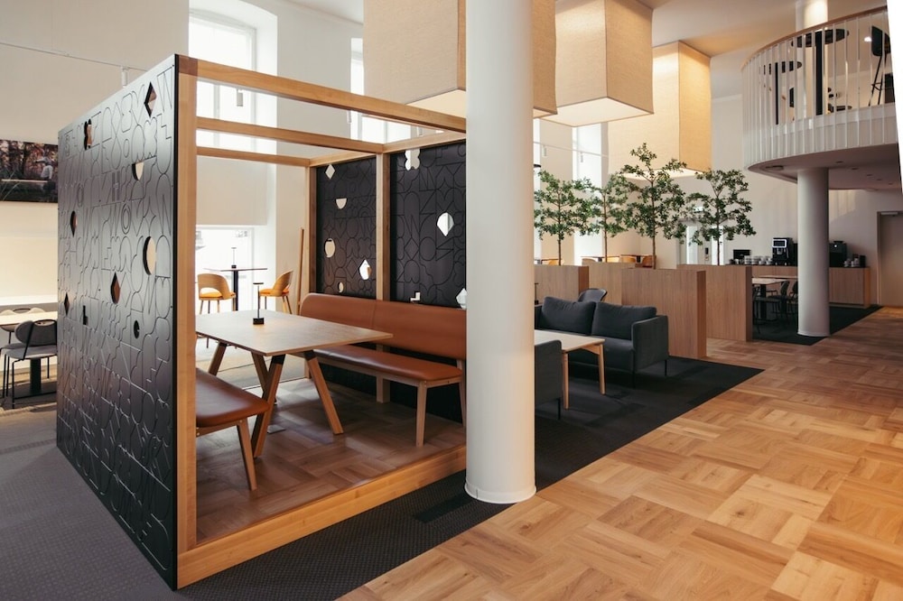 London Hotel 35/50