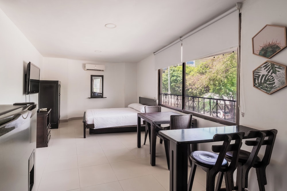Aparta Hotel Roca Marina 12/23
