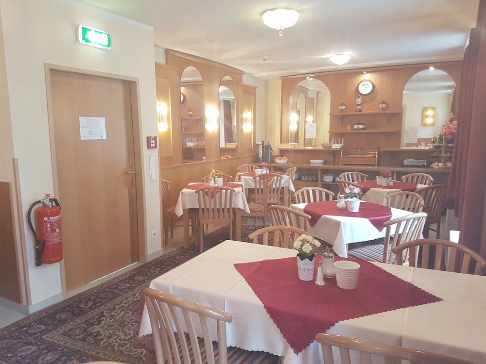 Haydn Hotel 32/50