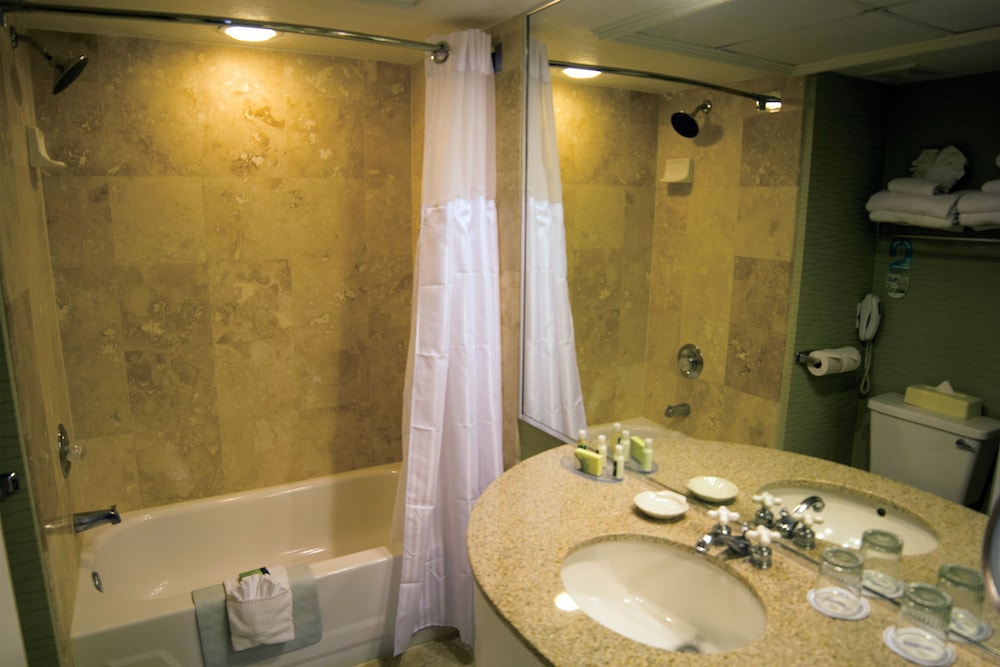 Tradewinds Island Grand Resort 20/65