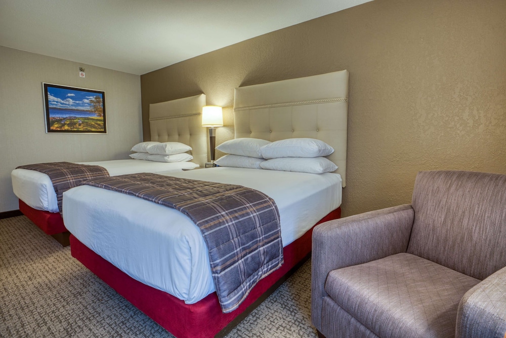 Drury Inn and Suites St Louis Fairview Heights 8/50