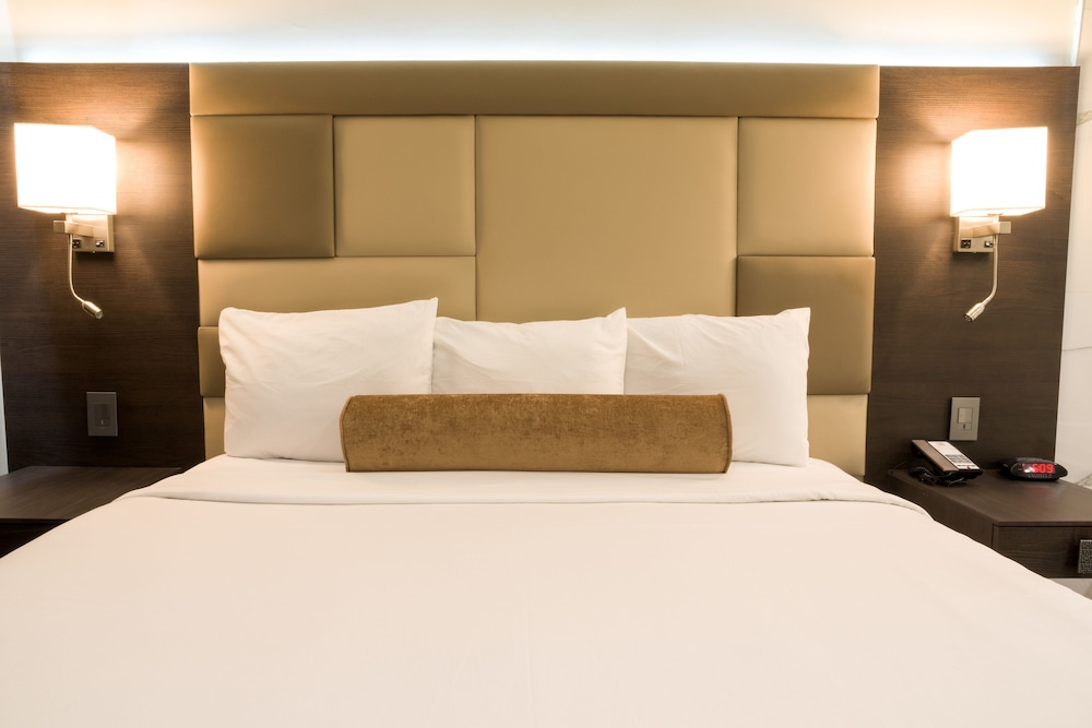 Hotel Xilo Glendale 11/51