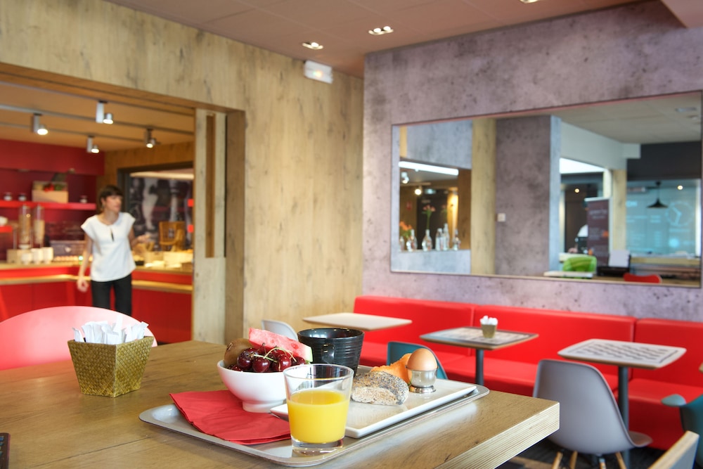 Ibis Pau Lescar 23/50