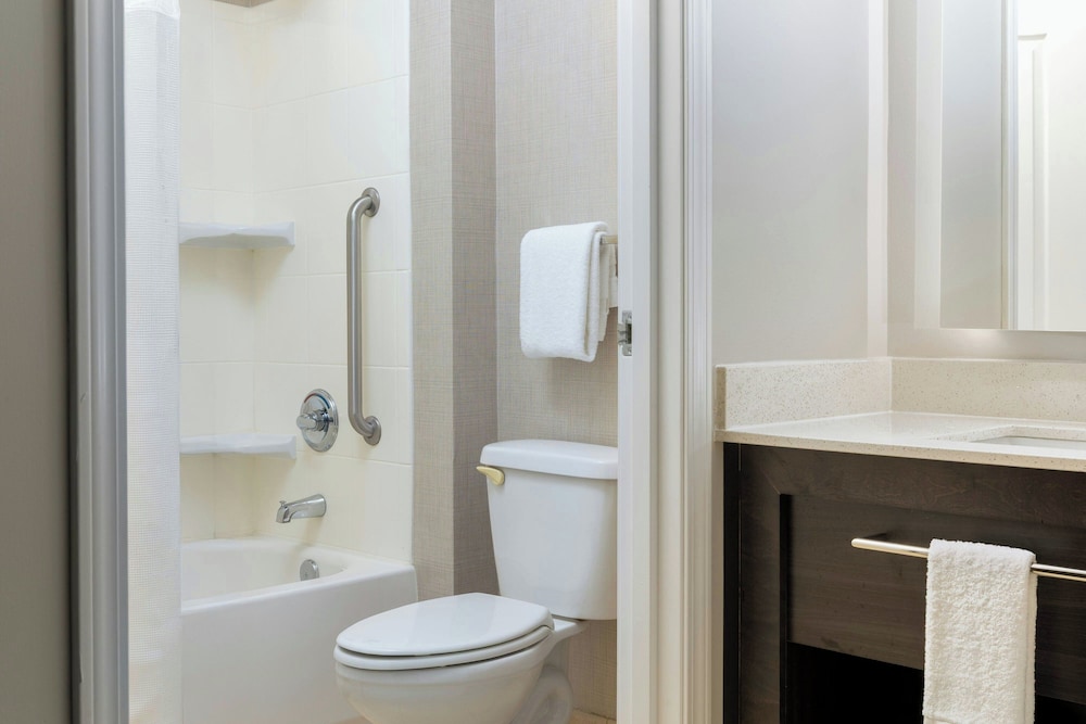 Suite, Double Bed, Accessible