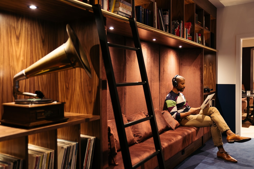 Hotel Schani Salon 37/48