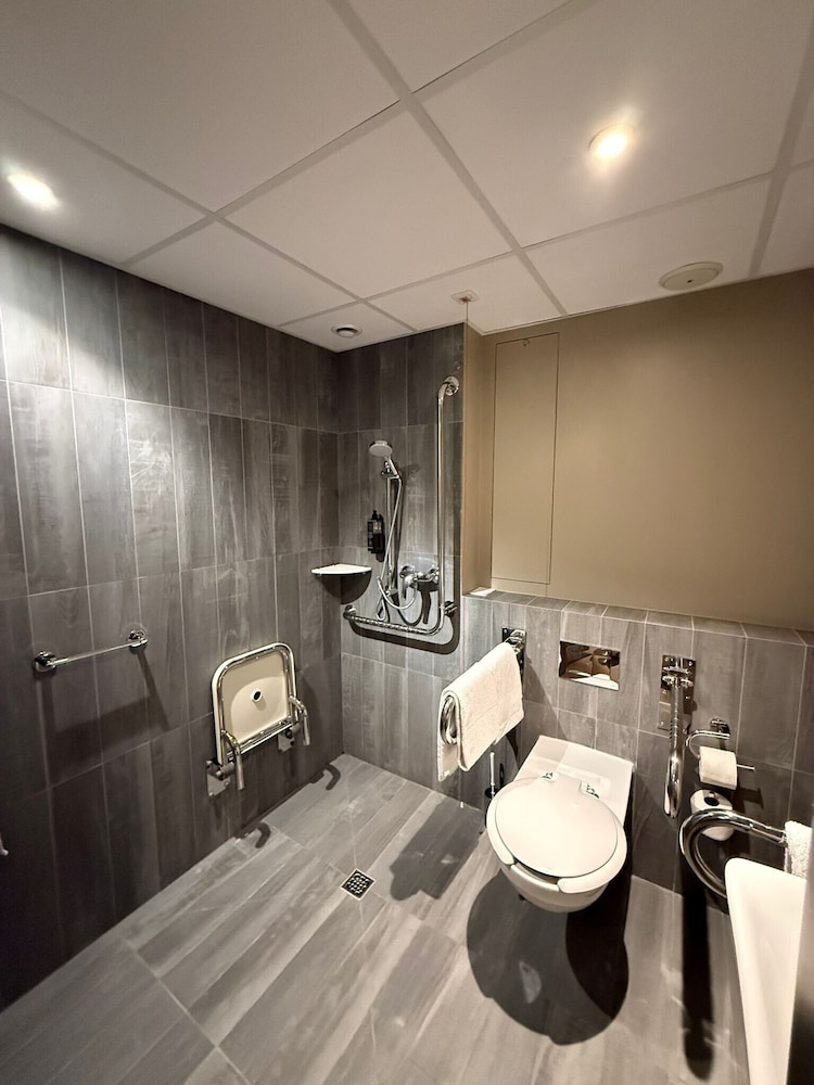 غرفة بسريرين منفصلين لذوي الإعاقة، Ibis Poznan Centrum 7/8