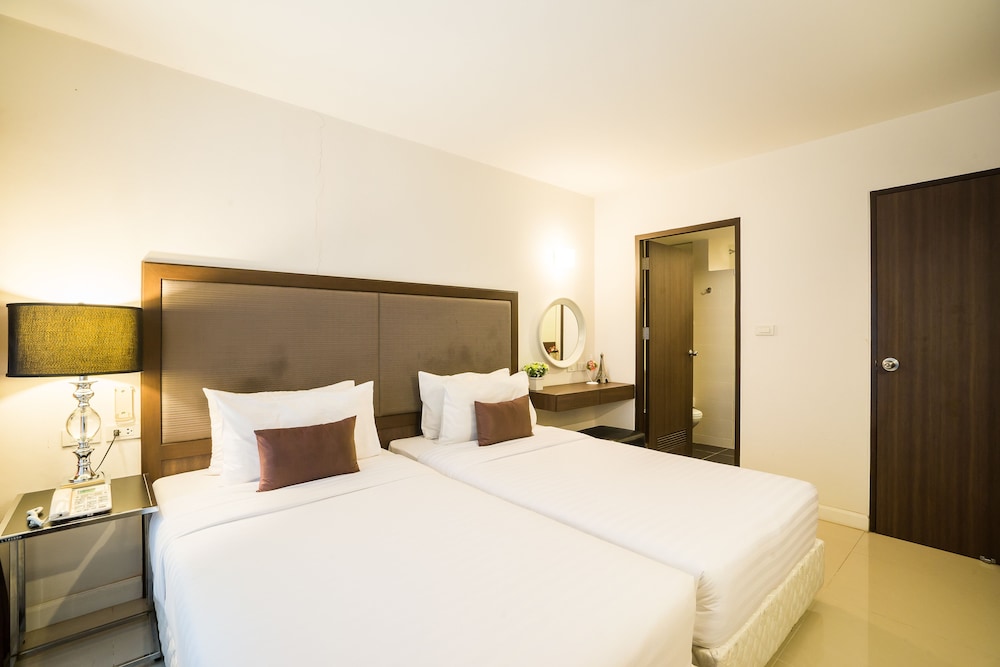 Beyond Suite Hotel 24/73