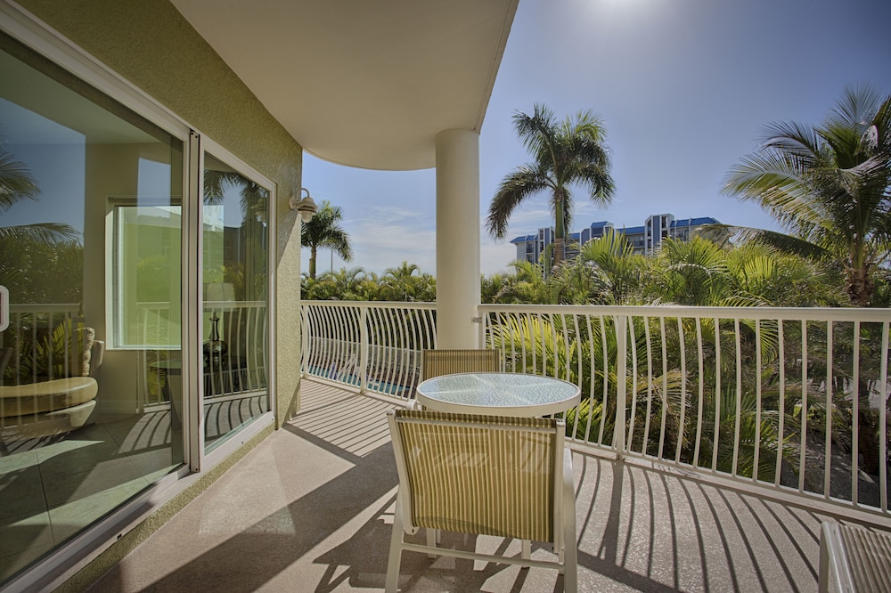Crystal Palms Beach Resort 11/50