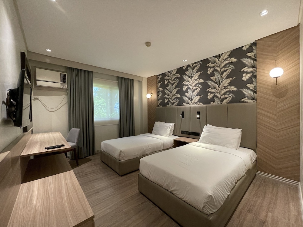 DELUXE, TWIN BEDS