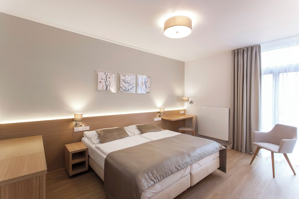 CAROL HOTEL 28/52