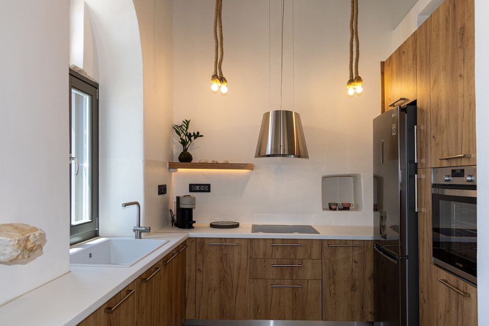 Living Theros Luxury Suites 49/50