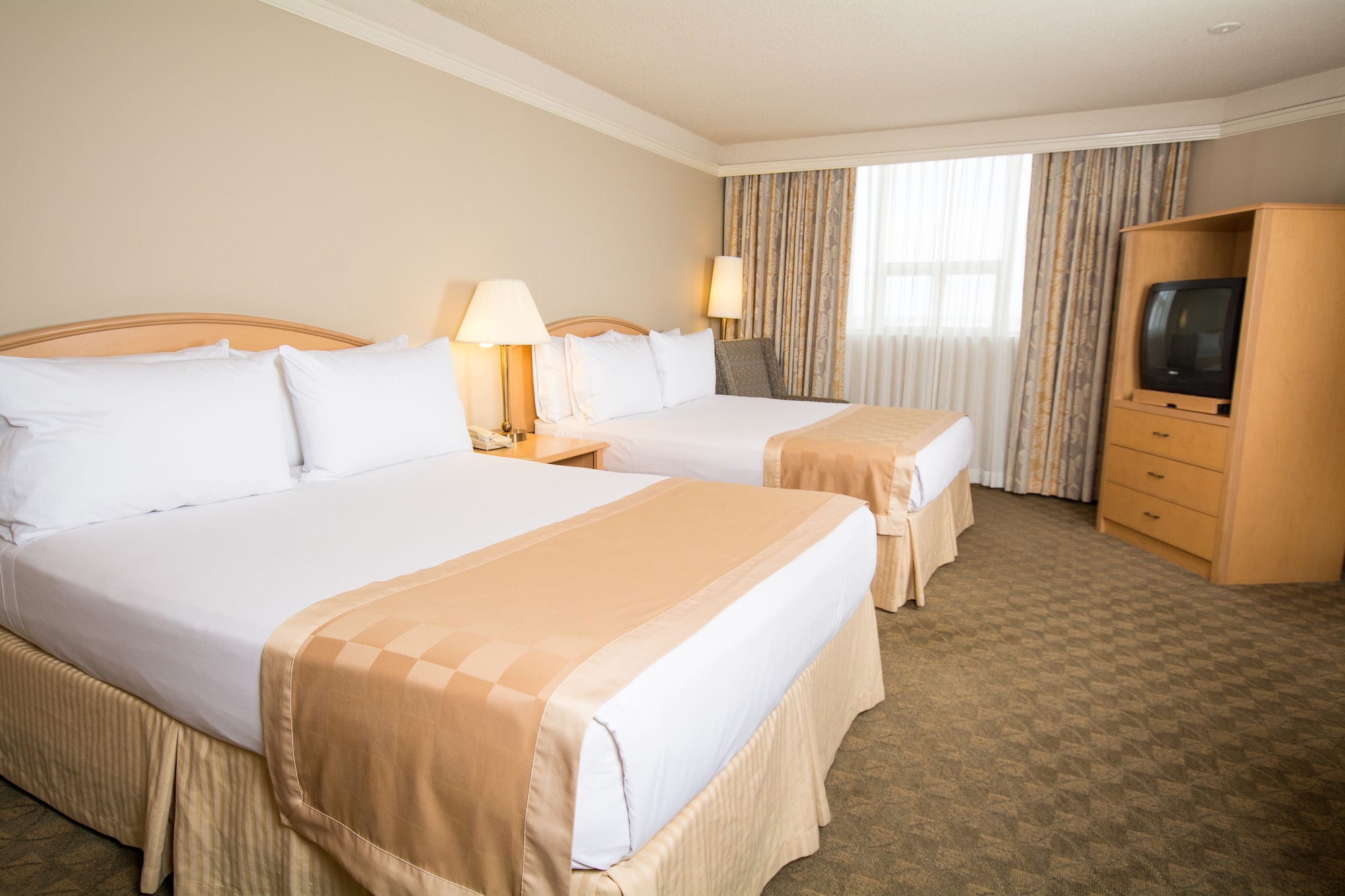 STANDARD, 2 QUEEN BEDS