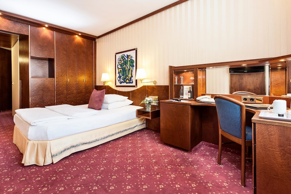 Best Western Premier Grand Hotel Russischer Hof 27/67