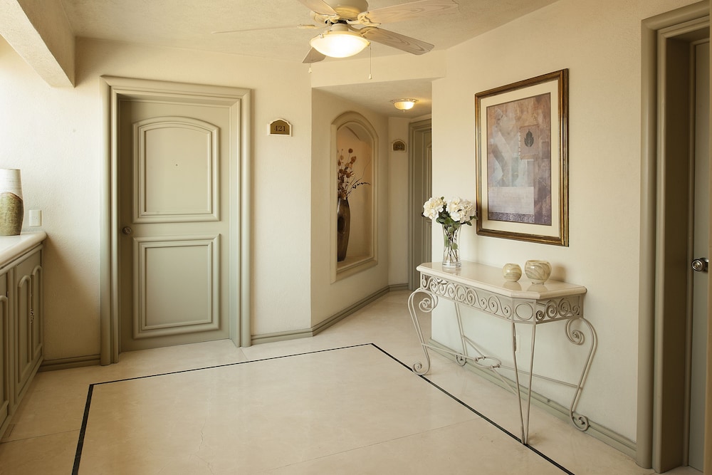 HOTEL AND SUITES QUINTA MAGNA 34/34