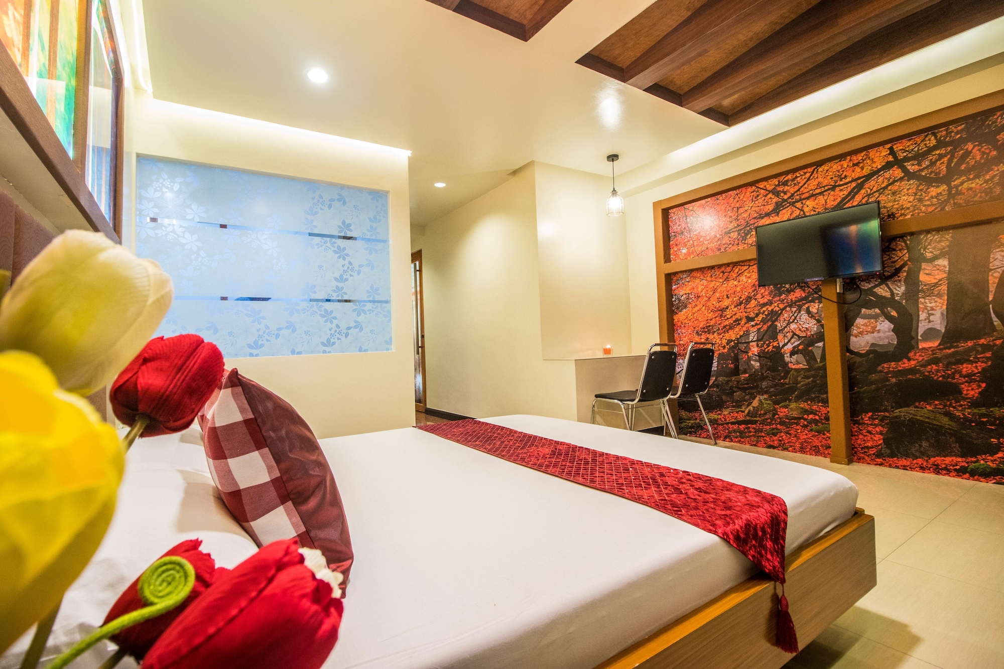 EXECUTIVE, SUITE