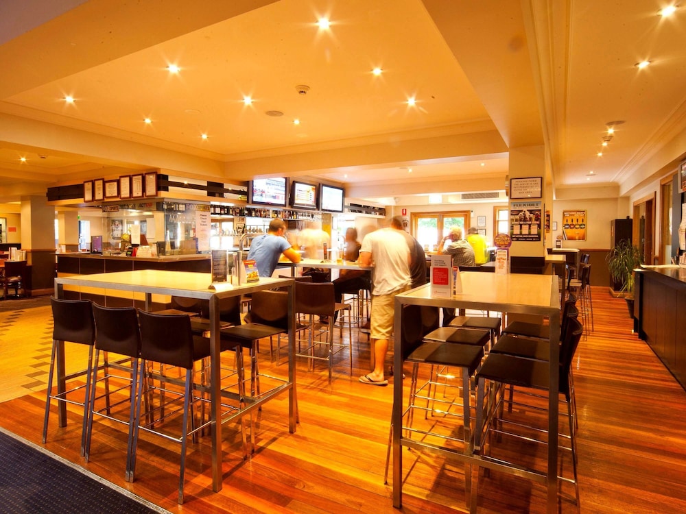 Mercure Canberra 27/41