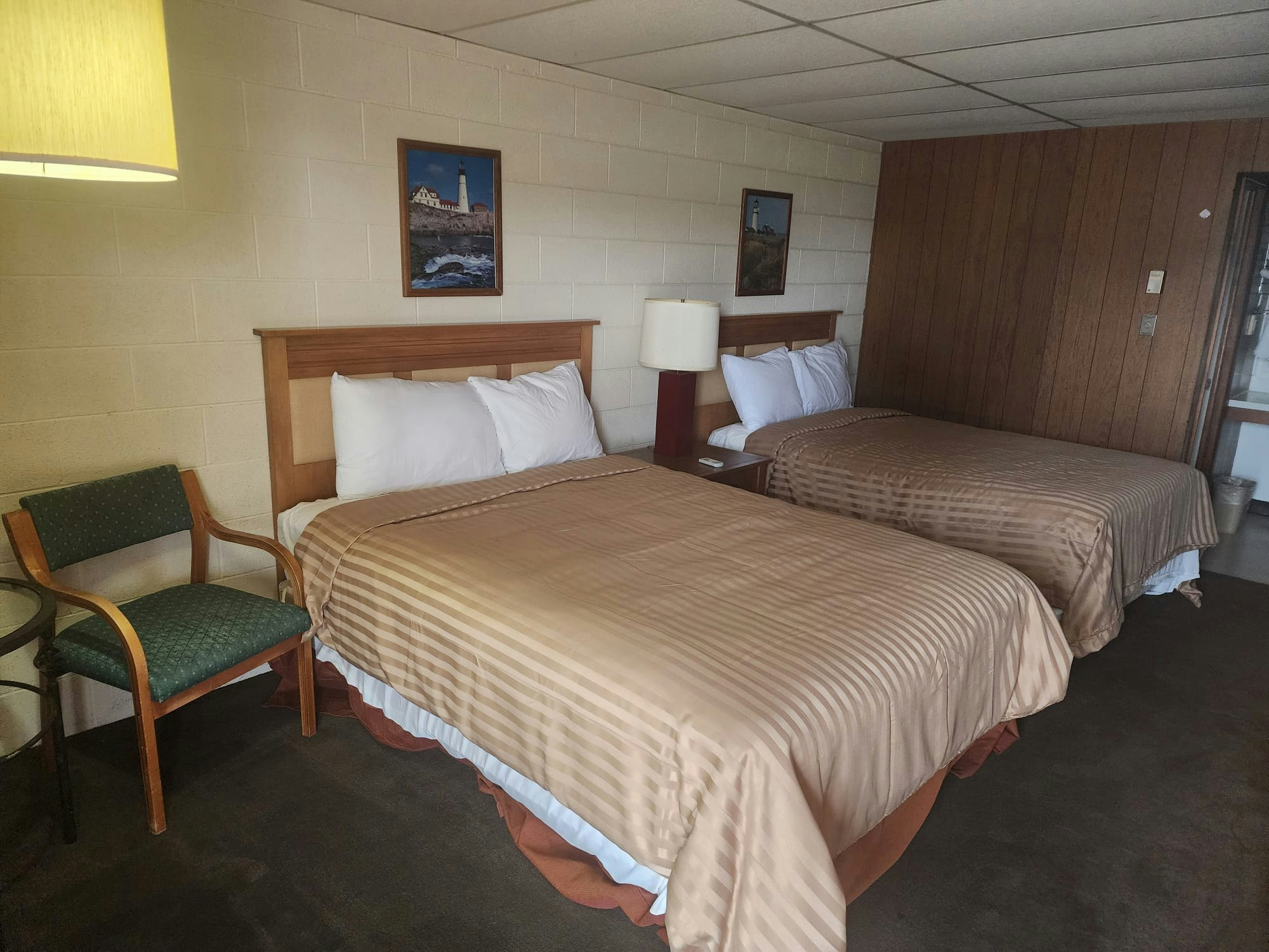 غرفة بسريرين كوين، First Inn By OYO Quinter Hwy 70 2/6