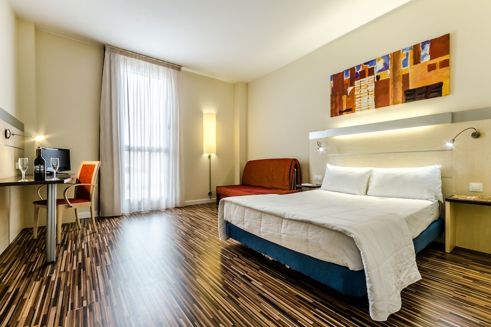ROOM, DOUBLE BED