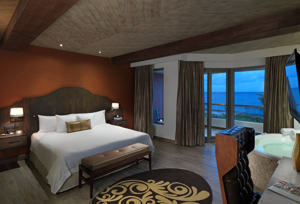 2 Bedrooms, Roof Top, Hacienda, Suite, Ocean Front, Living Area