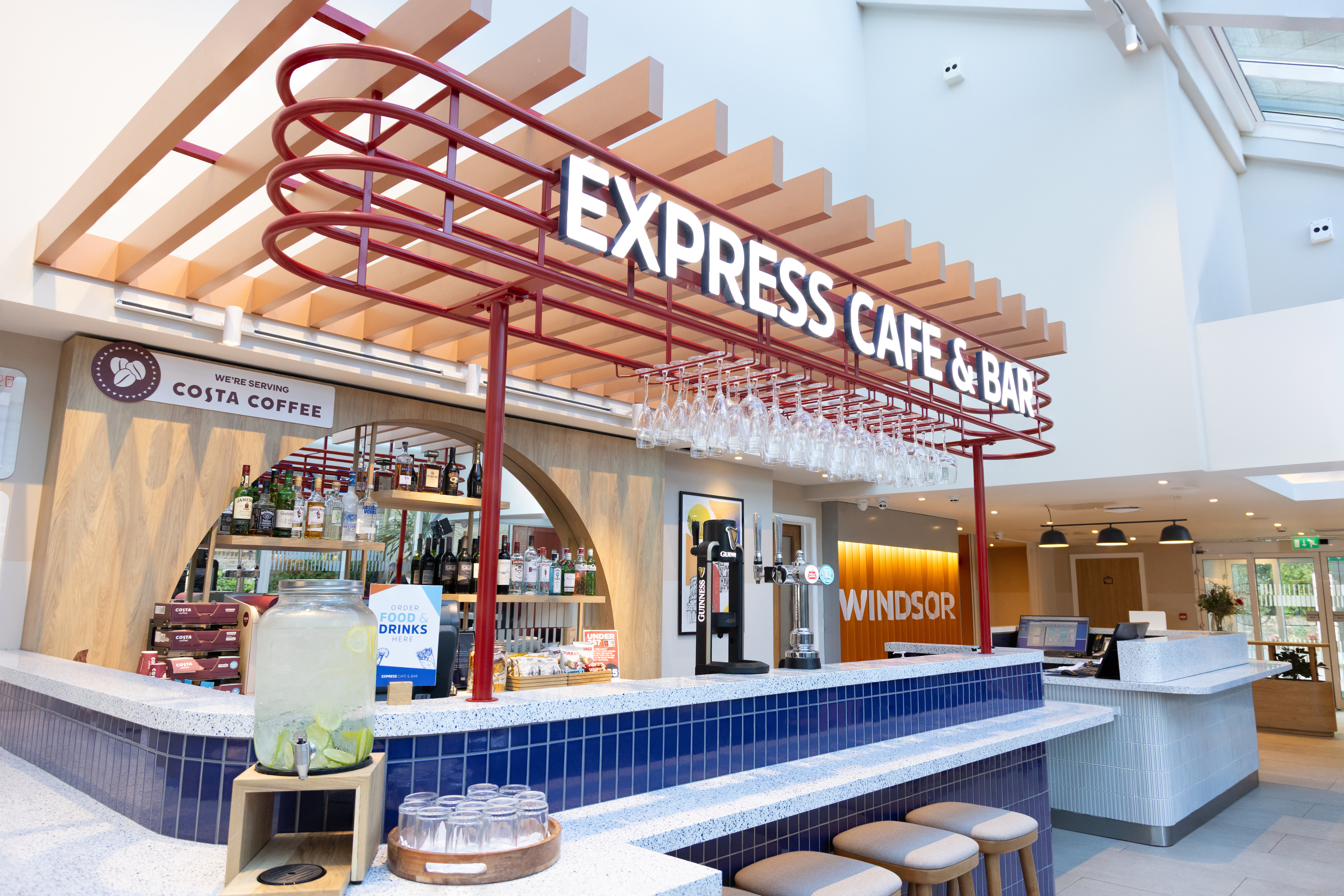 Holiday Inn Express Windsor 11/74