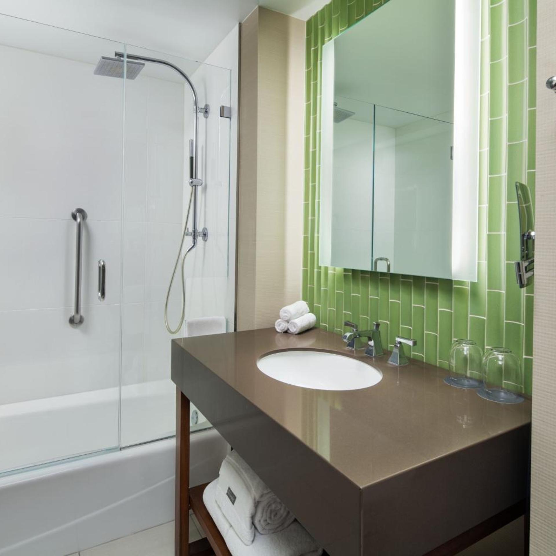 غرفة ديلوكس بسرير كينج بإطلالة على المدينة، Westin Gaslamp Quarter 3/3