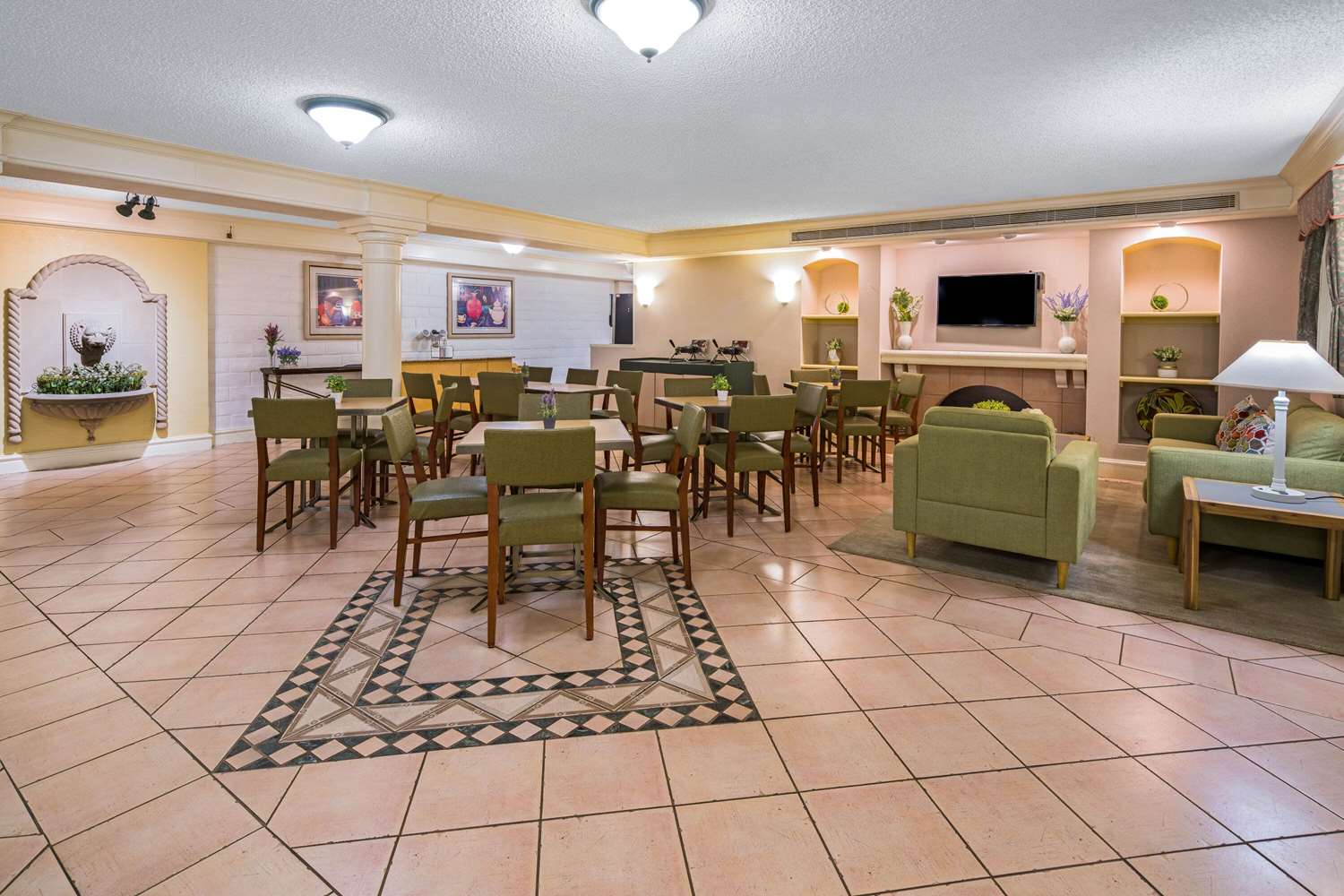 Days Inn by Wyndham San Diego Vista 33/46